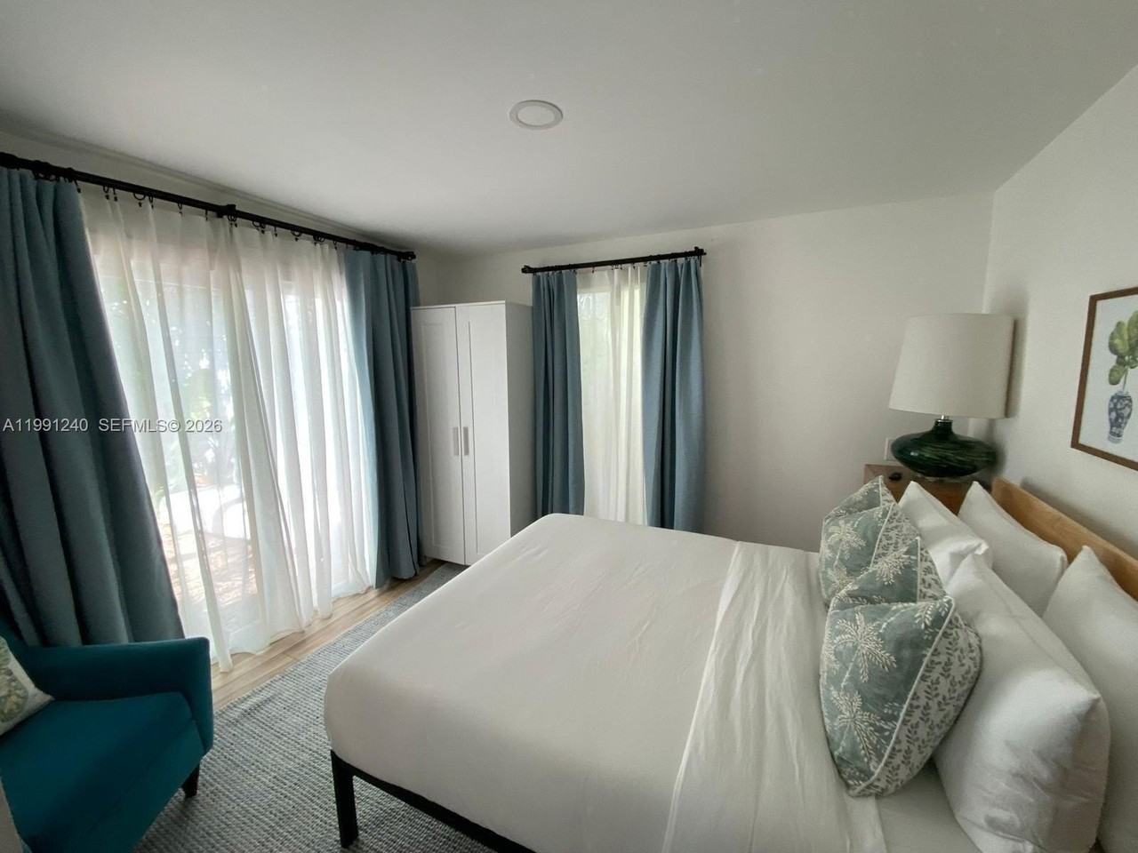 1121 Ne 1st Ave #4 - Photo 5 of 9