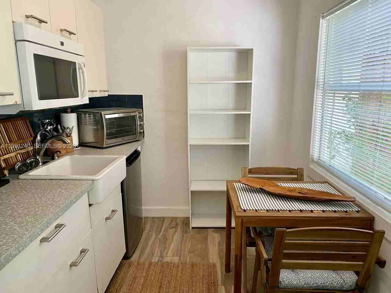 1121 Ne 1st Ave #4 - Photo 6 of 9