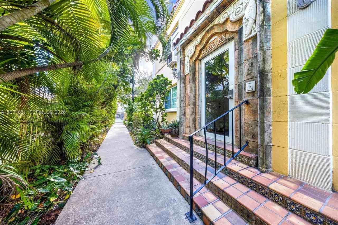 844 Jefferson Ave #2 - Photo 3 of 25