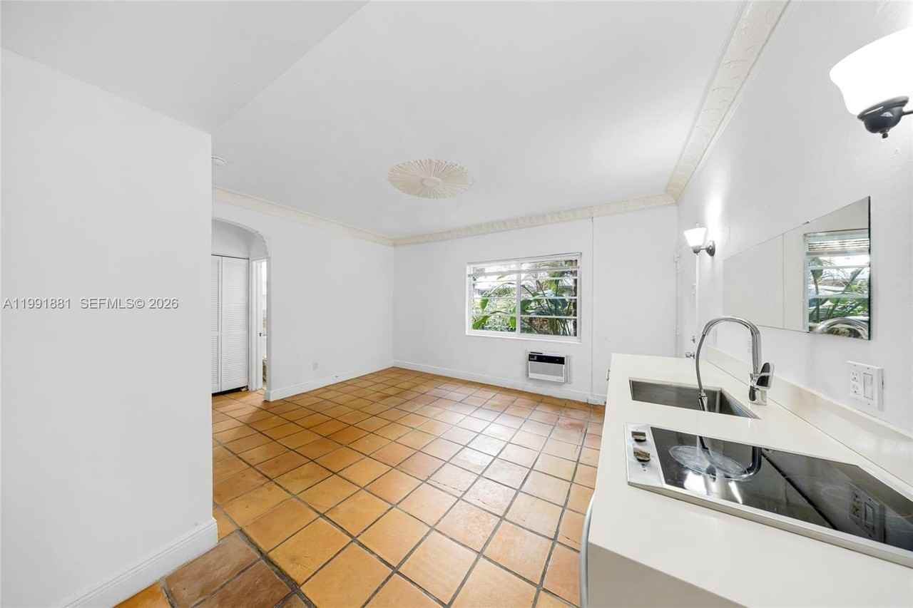 844 Jefferson Ave #2 - Photo 5 of 25