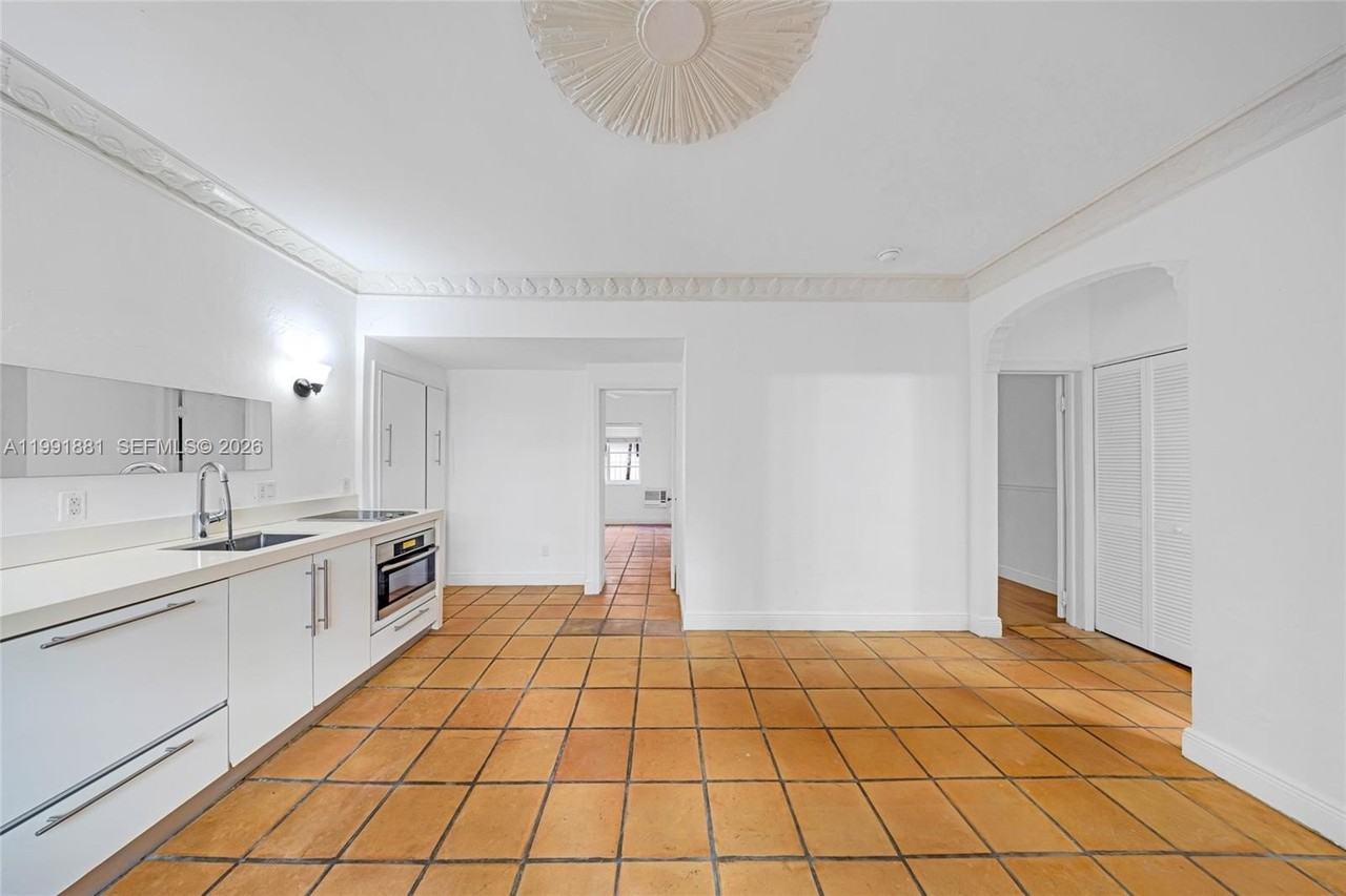 844 Jefferson Ave #2 - Photo 7 of 25