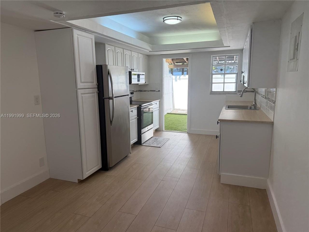 1425 Ne 56th St #3 - Photo 2 of 16