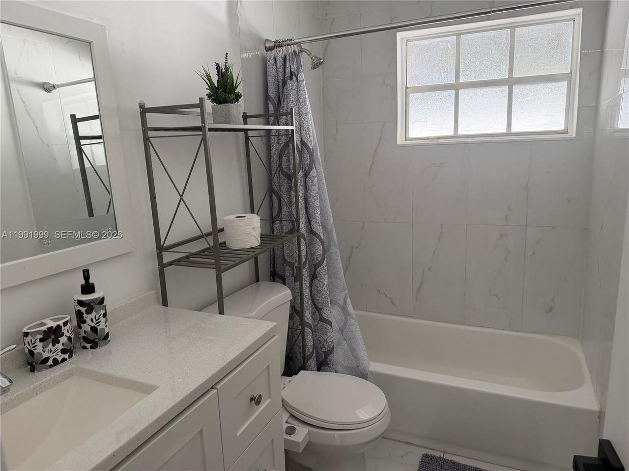 1425 Ne 56th St #3 - Photo 3 of 16