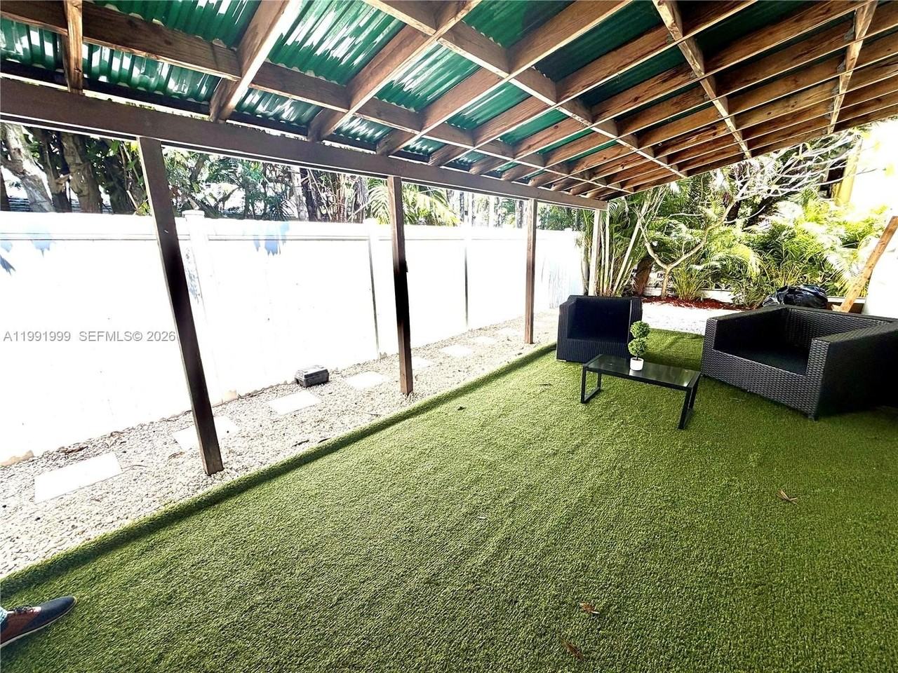 1425 Ne 56th St #3 - Photo 4 of 16