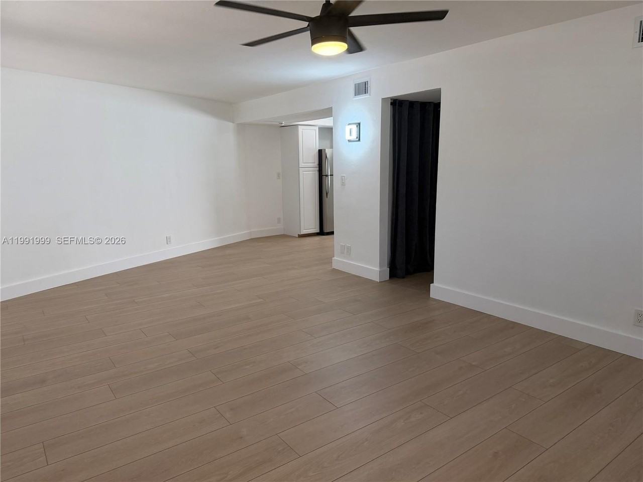 1425 Ne 56th St #3 - Photo 6 of 16