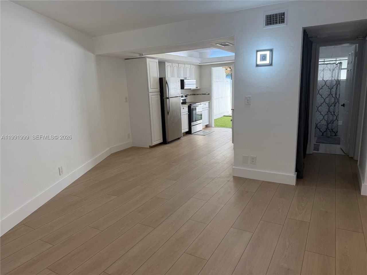 1425 Ne 56th St #3 - Photo 7 of 16