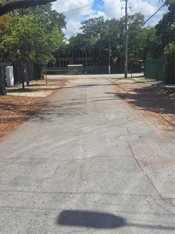 6231 Ne 1st Ave #2 - Photo 3 of 19