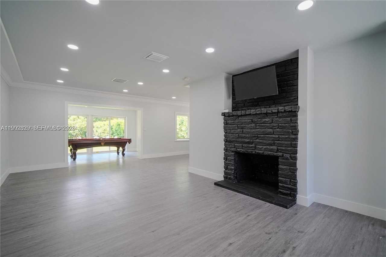 8390 Sw 64th St - Photo 4 of 22