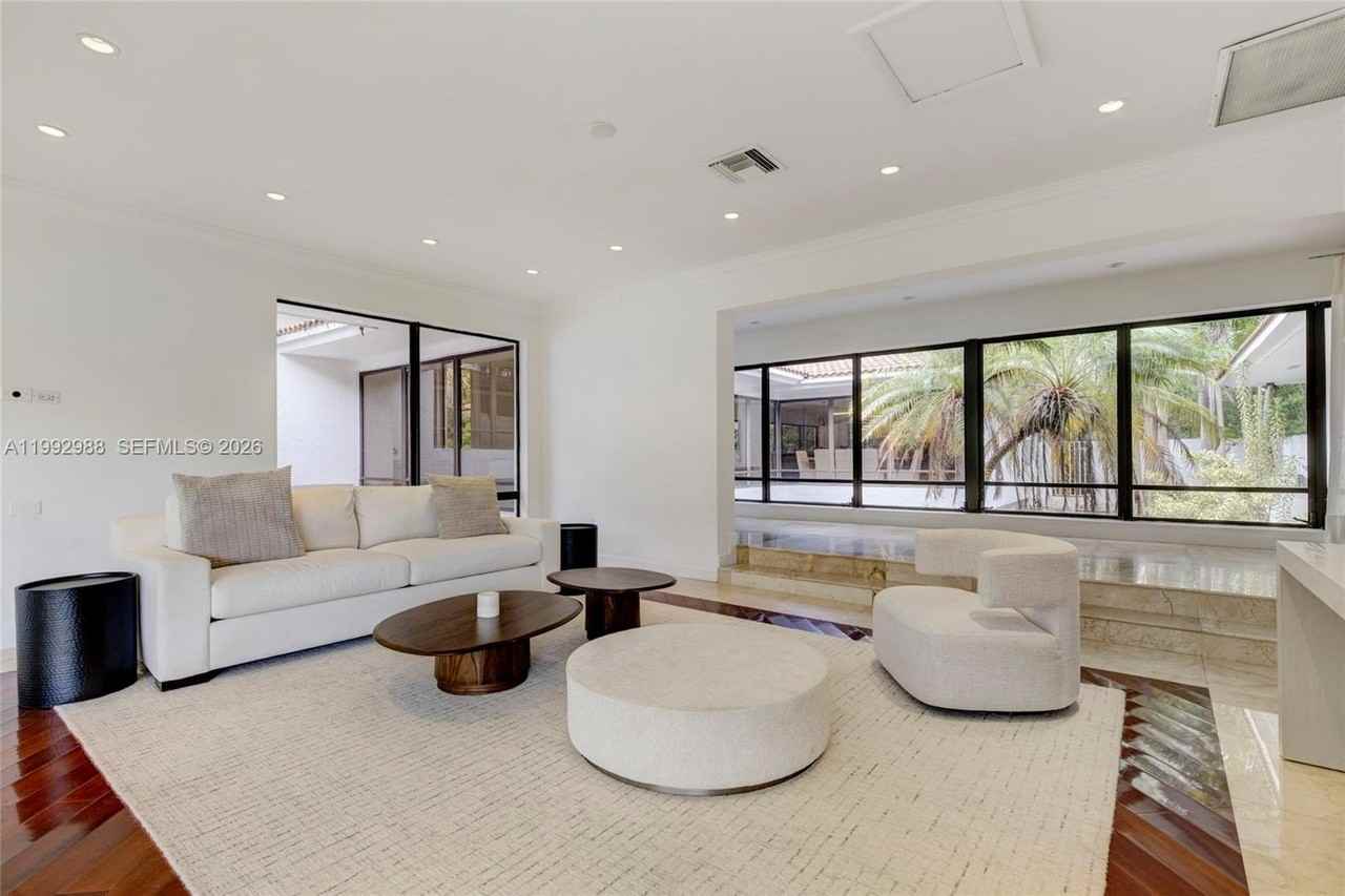 8118 Los Pinos Blvd - Photo 2 of 17