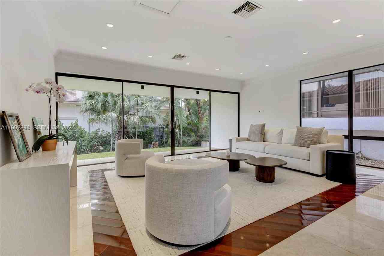 8118 Los Pinos Blvd - Photo 4 of 17