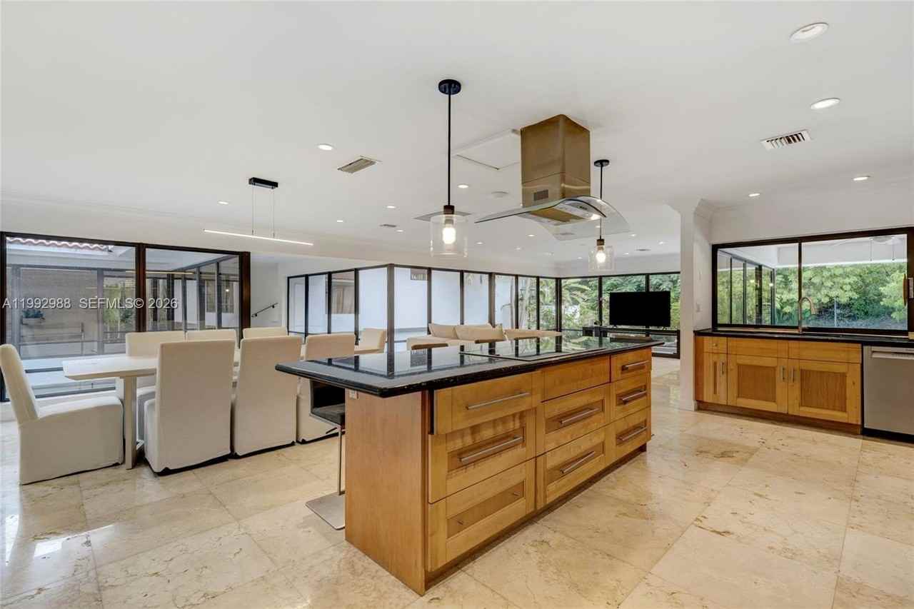 8118 Los Pinos Blvd - Photo 5 of 17