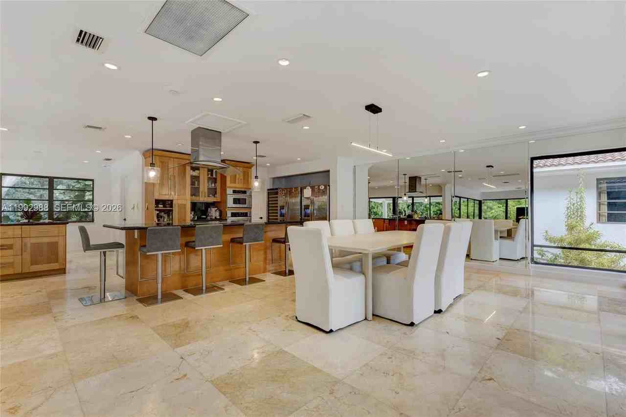 8118 Los Pinos Blvd - Photo 6 of 17