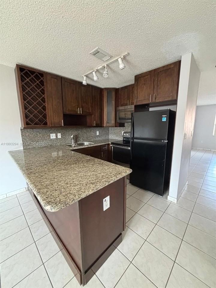 6272 Sw 139th Ave #6272 - Photo 3 of 41