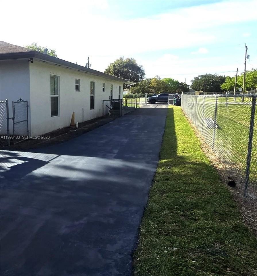 10357 Sw 178th St #10357 - Photo 2 of 11