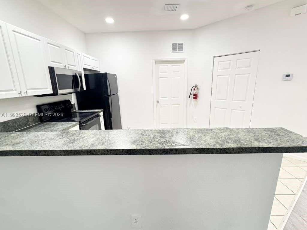 1953 Freeport Ln #1953 - Photo 2 of 11