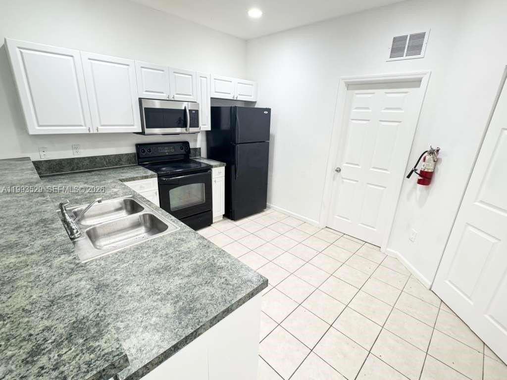 1953 Freeport Ln #1953 - Photo 3 of 11