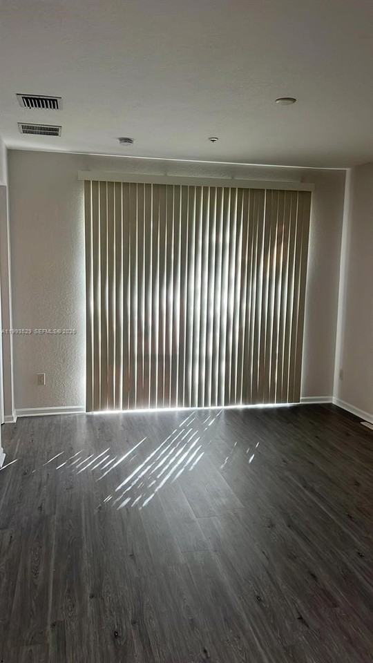 1953 Freeport Ln #1953 - Photo 5 of 11