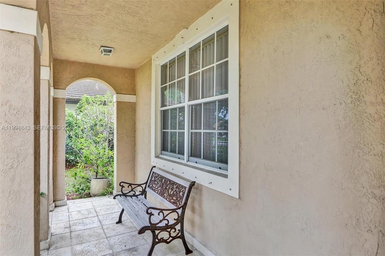 1451 Sw 52nd Way - Photo 4 of 22