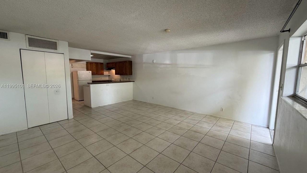 8604 Nw 35th St #102 - Photo 3 of 10