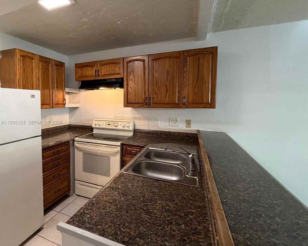 8604 Nw 35th St #102 - Photo 5 of 10