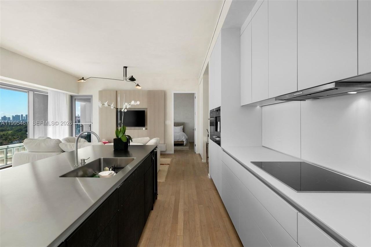2901 Collins Ave #1204 - Photo 7 of 23