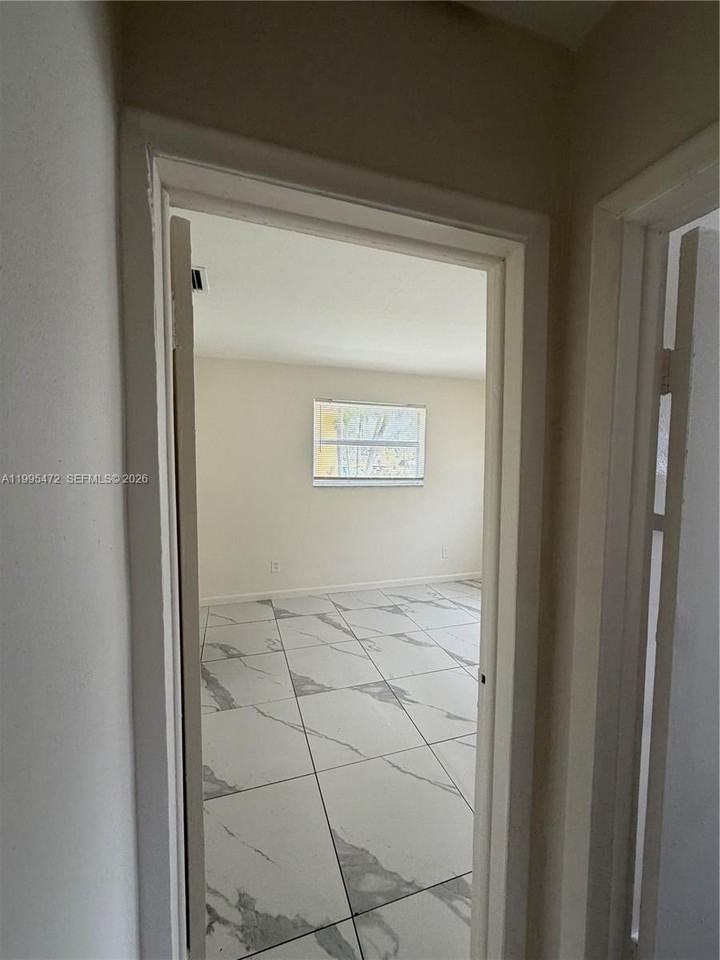 2851 Nw 15th Ct #1 - Photo 6 of 9