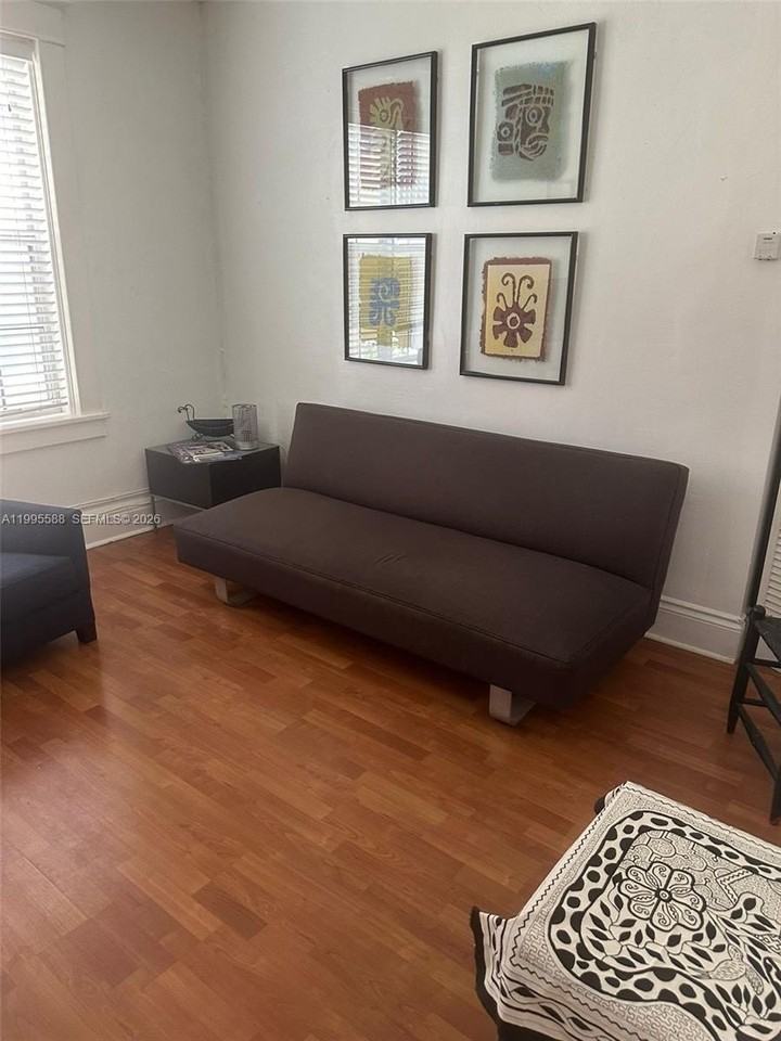 710 Pennsylvania Ave #4 - Photo 4 of 10