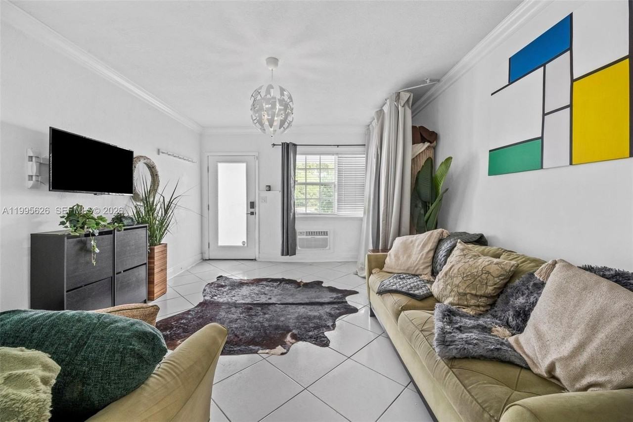 330 74th St #5 - Photo 3 of 10