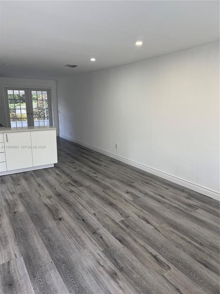 4020 Sw 50th St #0 - Photo 4 of 14