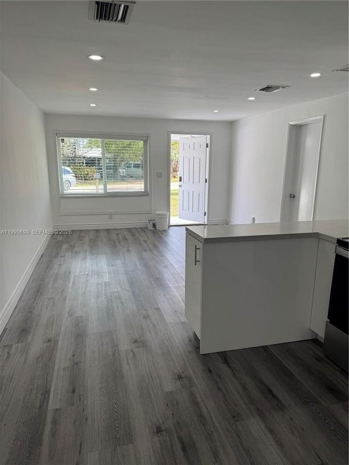 4020 Sw 50th St #0 - Photo 5 of 14