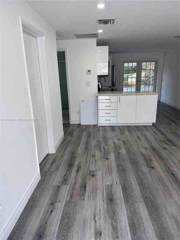 4020 Sw 50th St #0 - Photo 6 of 14