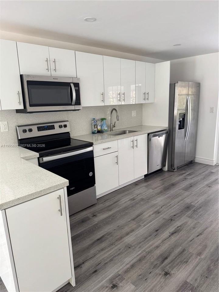 4020 Sw 50th St #0 - Photo 7 of 14