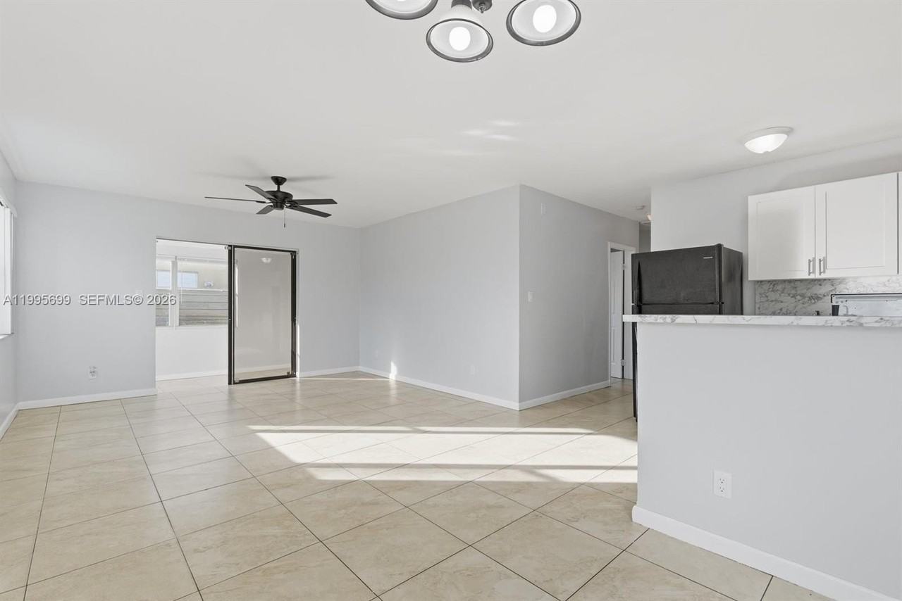 533 Nw 15th Way - Photo 2 of 19