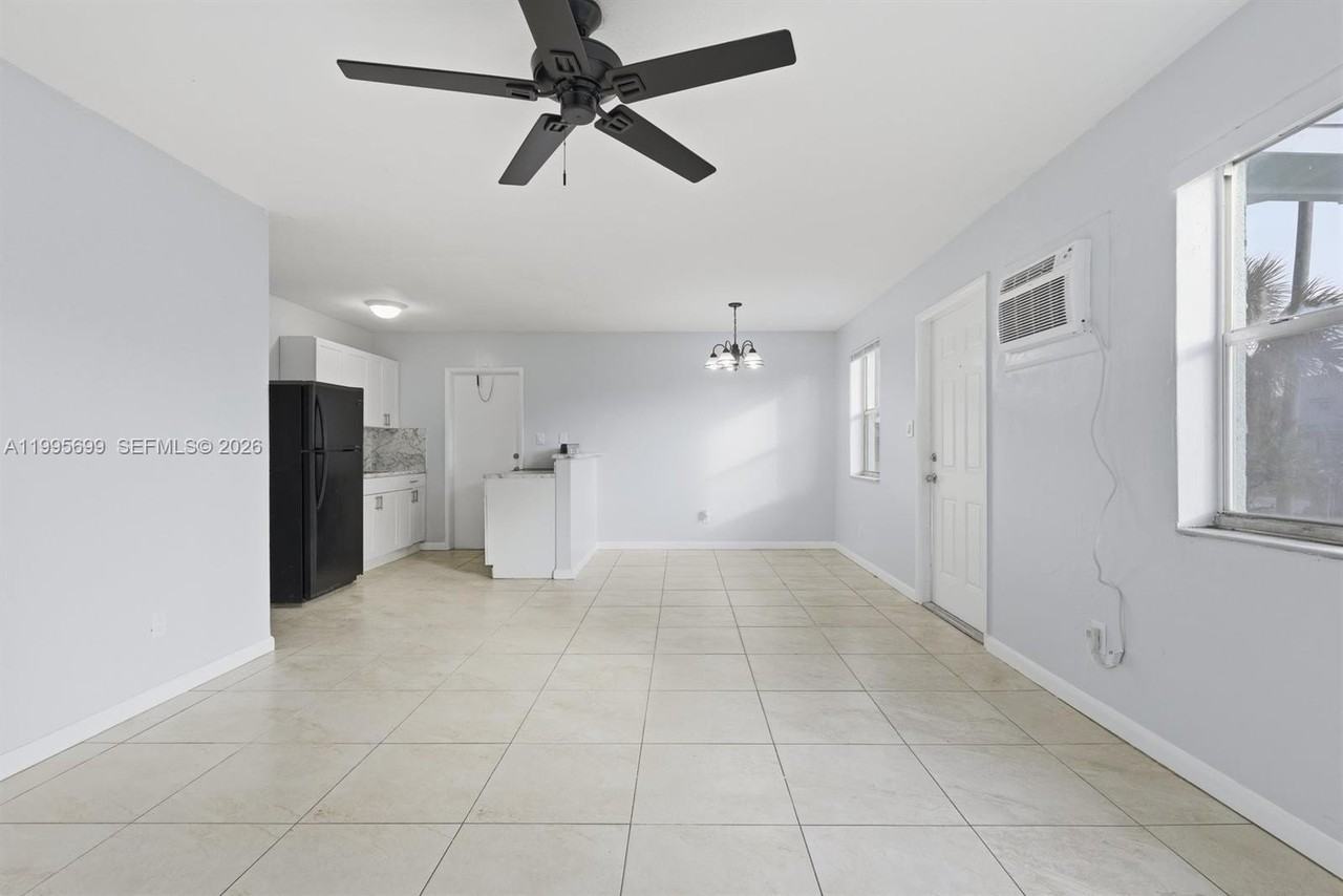 533 Nw 15th Way - Photo 4 of 19