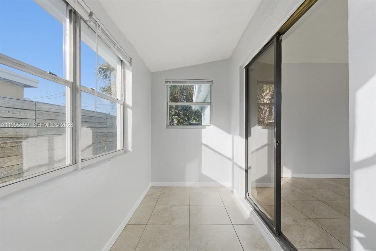 533 Nw 15th Way - Photo 6 of 19