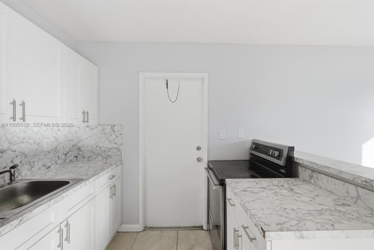 533 Nw 15th Way - Photo 7 of 19