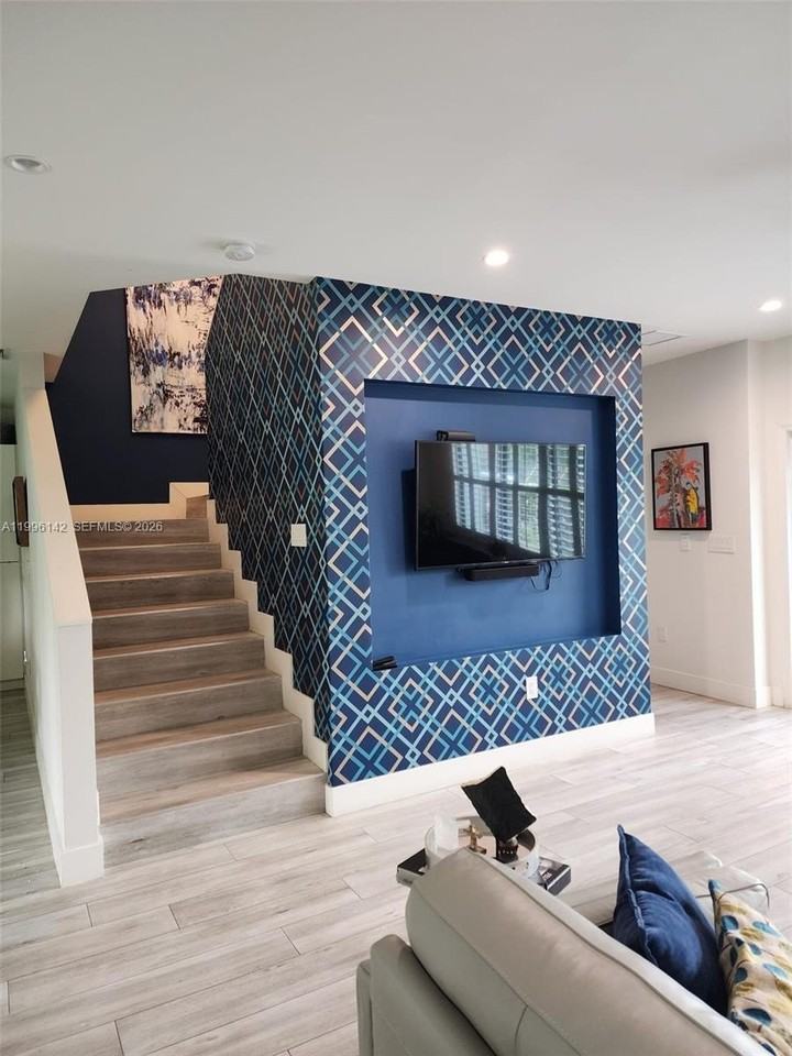 1411 Sw 66th Ave #B - Photo 4 of 22