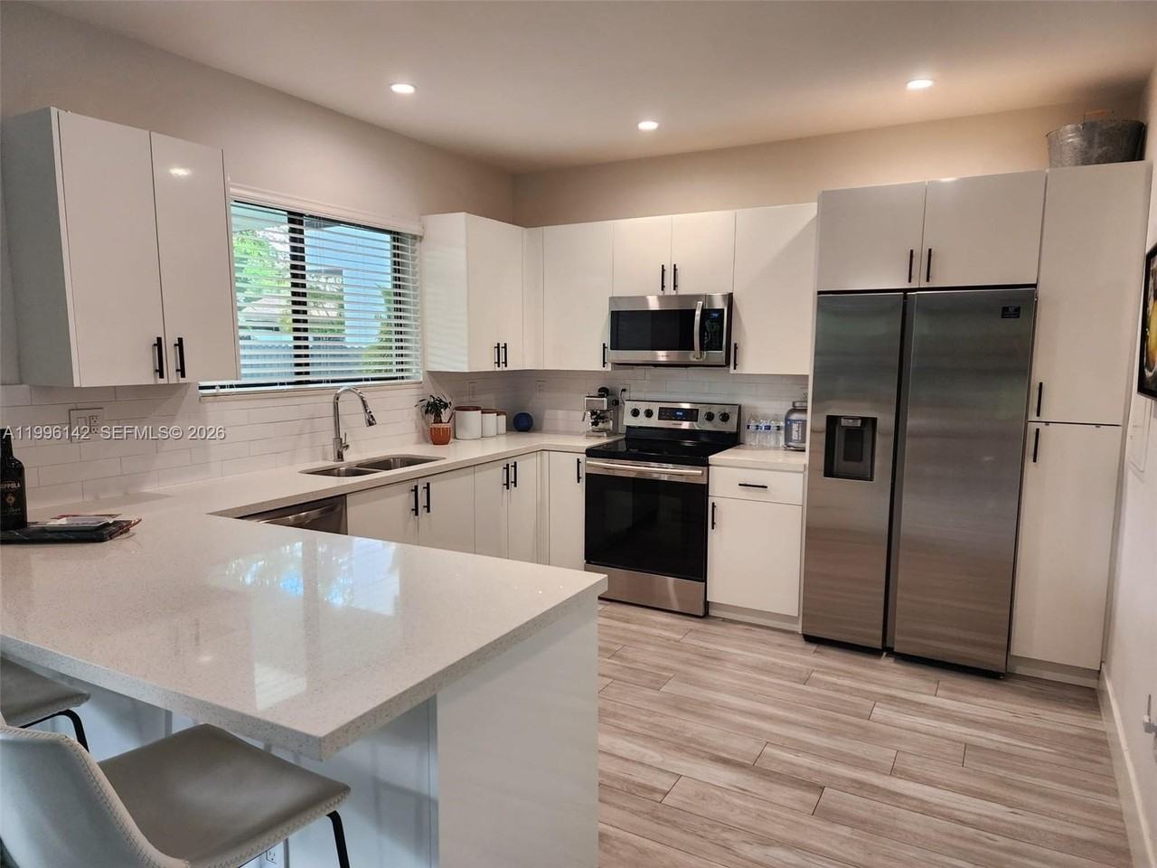 1411 Sw 66th Ave #B - Photo 7 of 22