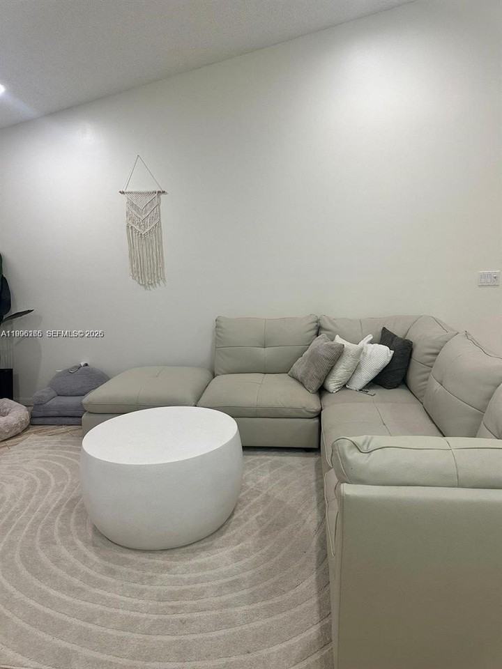 4938 Sw 33rd Way - Photo 3 of 15