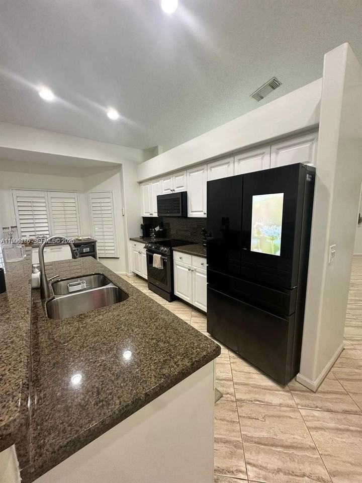 4938 Sw 33rd Way - Photo 5 of 15