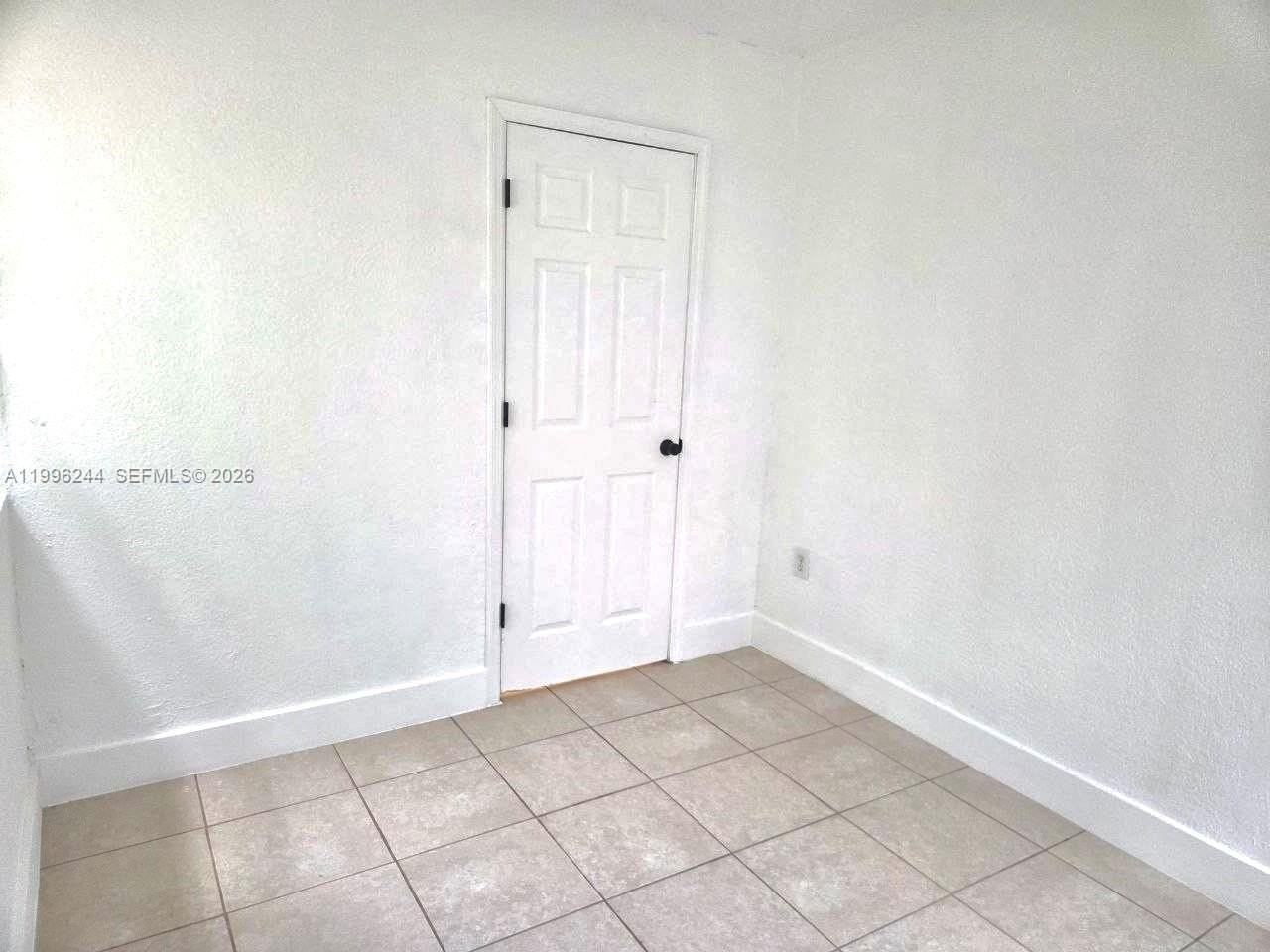 34 Sw 6th Ave #4 - Photo 4 of 15