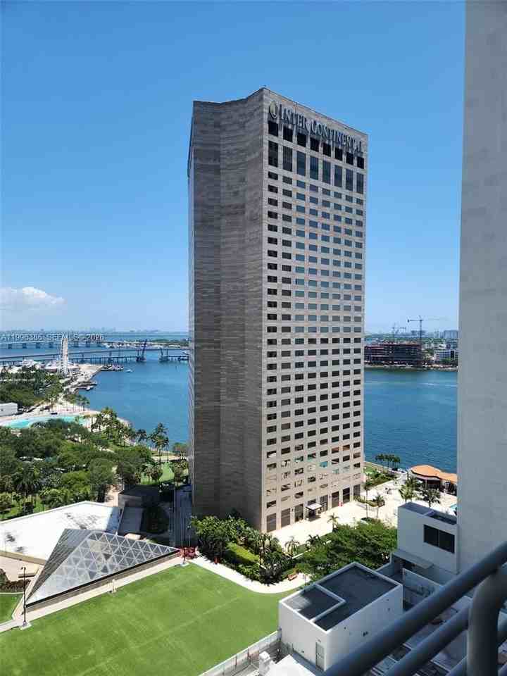 325 S Biscayne Blvd #2220 - Photo 4 of 37