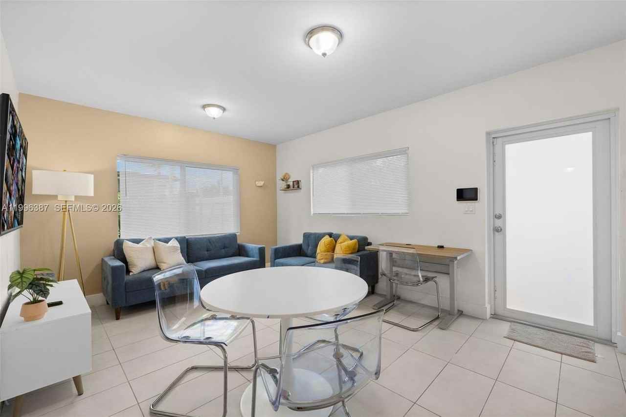 1286 Ne 109th St #1 - Photo 3 of 31