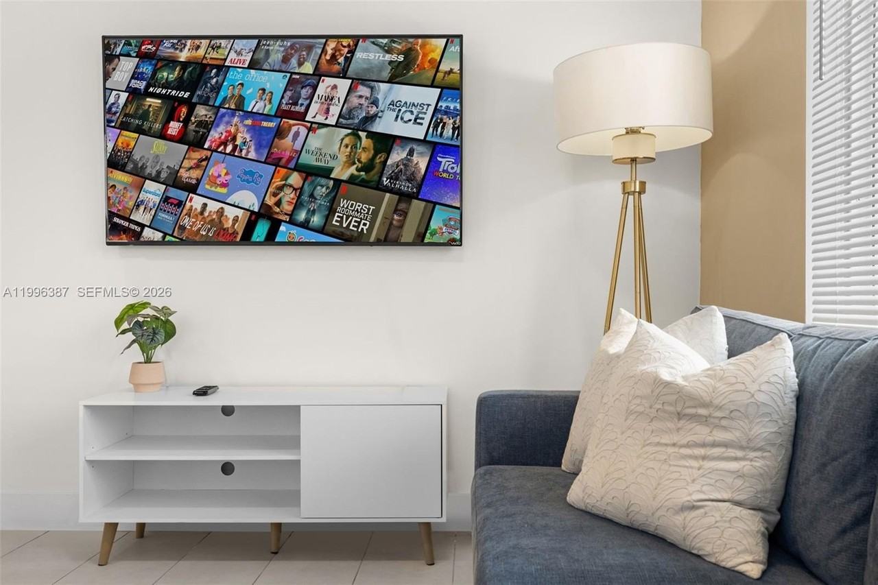 1286 Ne 109th St #1 - Photo 4 of 31