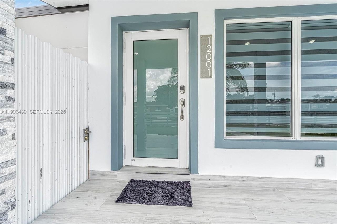 12001 Sw 176th Ter - Photo 4 of 30