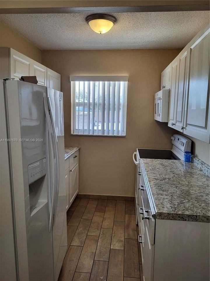 1611 Green Ln #3 - Photo 2 of 6