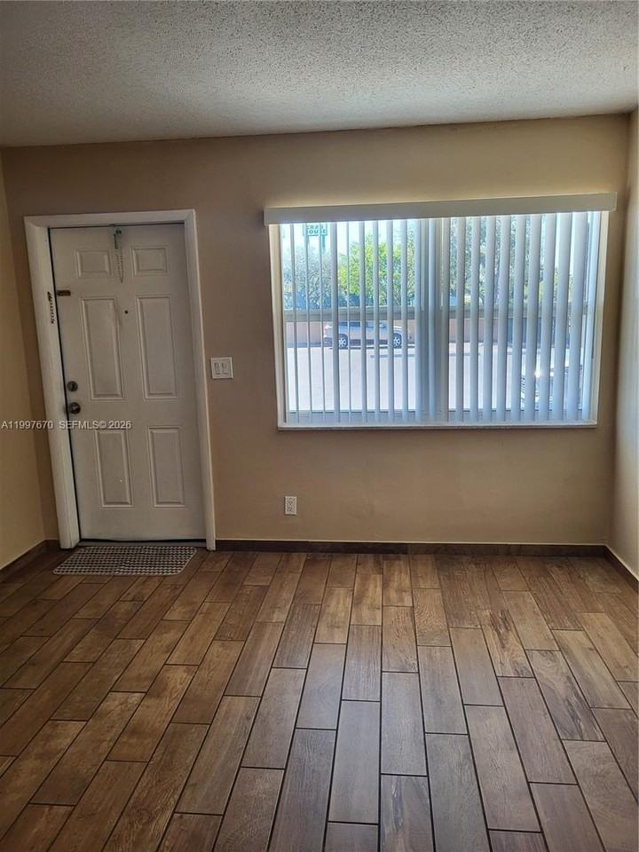 1611 Green Ln #3 - Photo 3 of 6