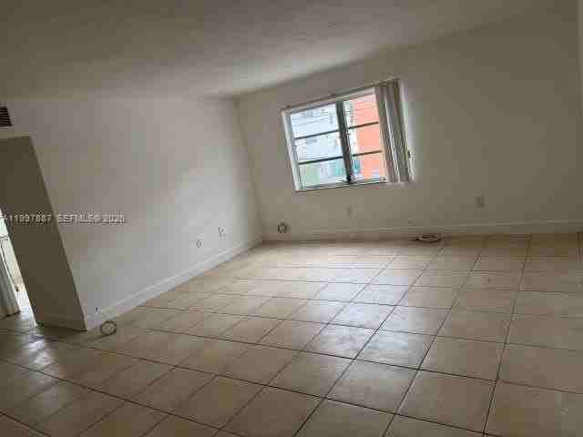 1821 Ne 168th St #B3 - Photo 4 of 11