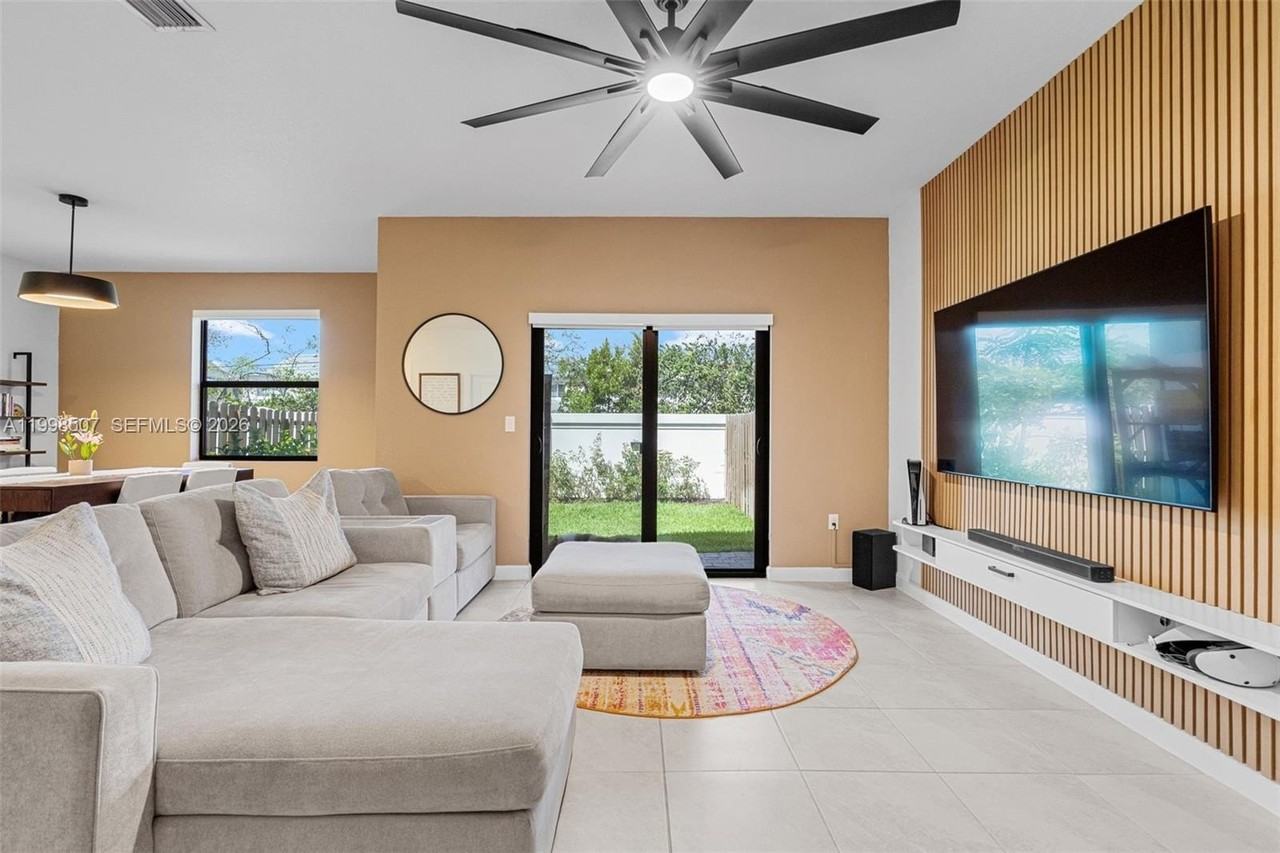 4917 Oakmont Dr - Photo 5 of 48