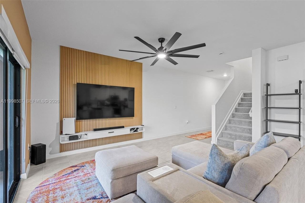 4917 Oakmont Dr - Photo 6 of 48